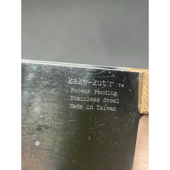 STAINLESS STEEL Kake Kuter WOODEN HANDLE Cake And Pie Cutter Made in Taiwan - Picture 3 of 4